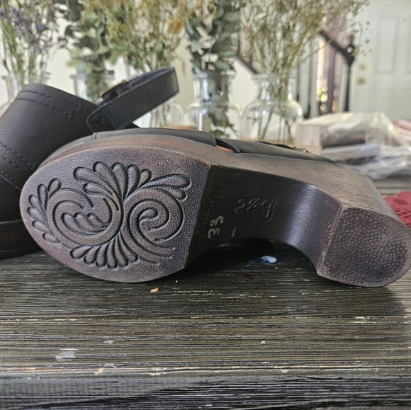 SOLD! - Picture 3 of 4